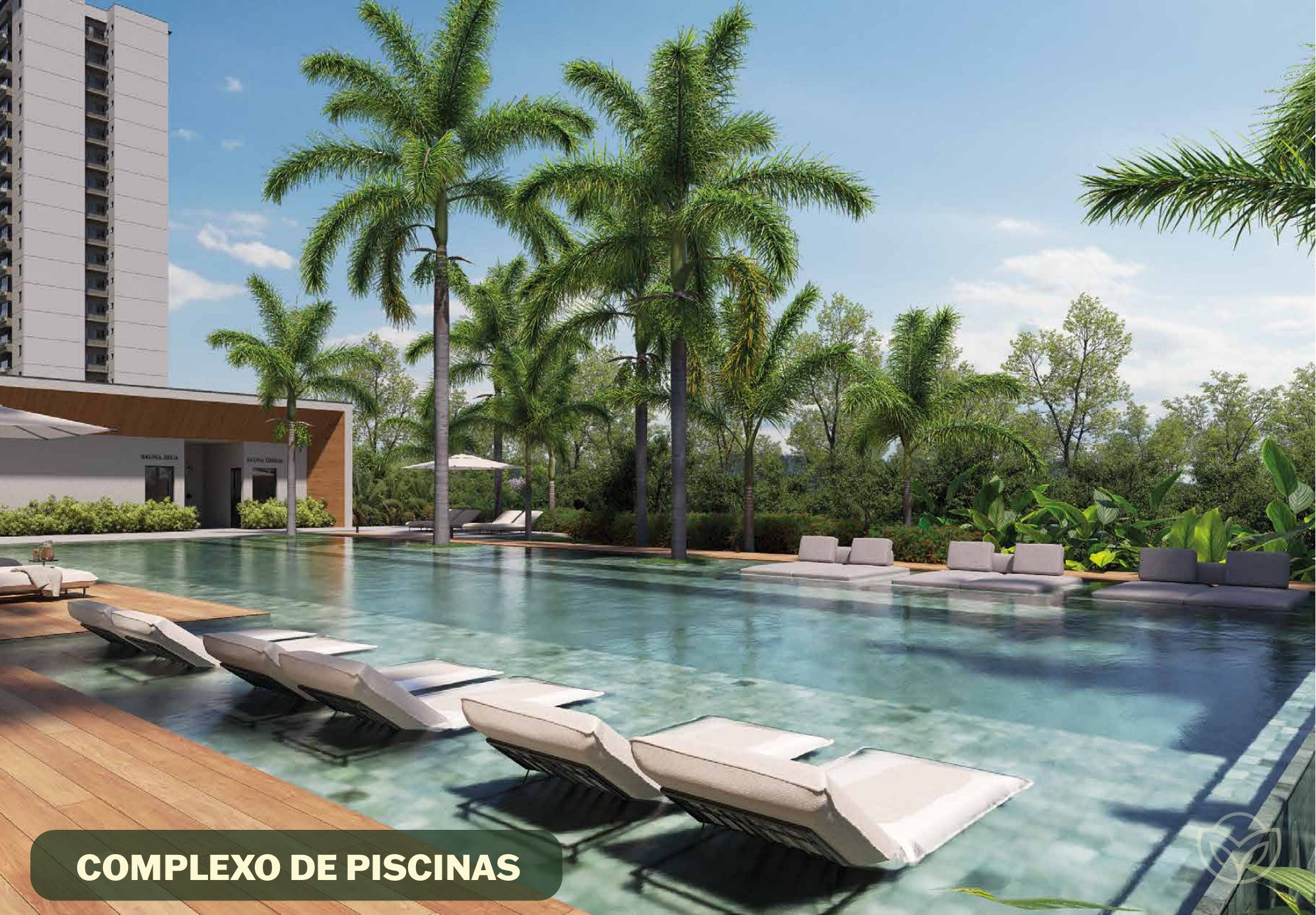 Complexo de piscinas com espreguiçadeiras e deck de madeira